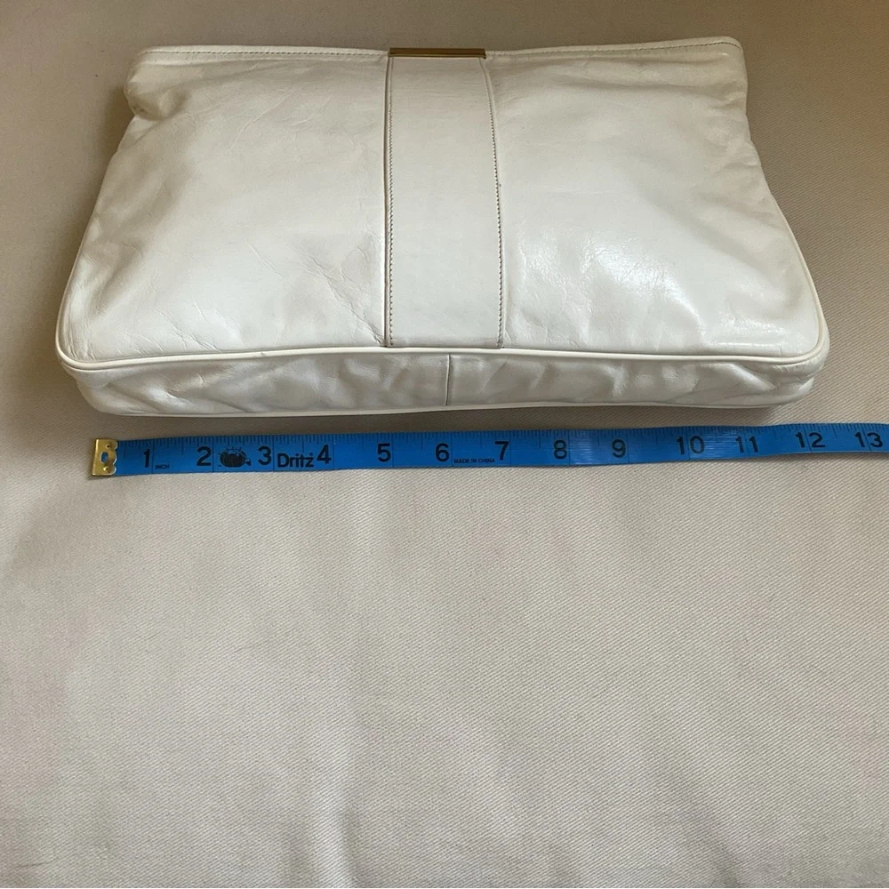 Vintage 70's Dove Zipper White Leather Understated Clutch Purse Bag - Picture 2 of 9